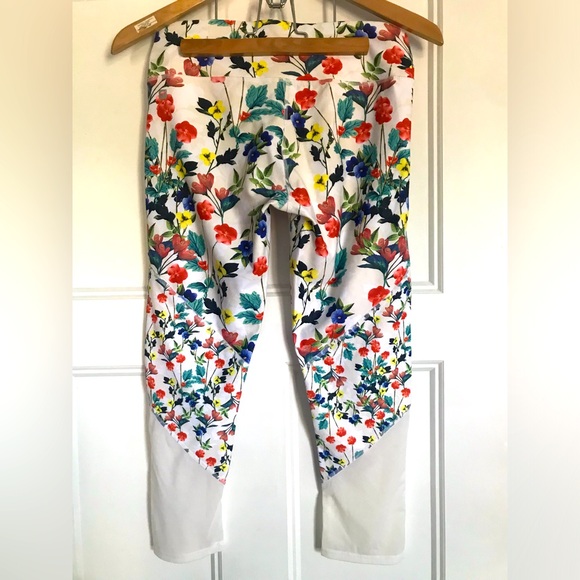 Fabletics blooms two pieces athletic matching set - Picture 6 of 7